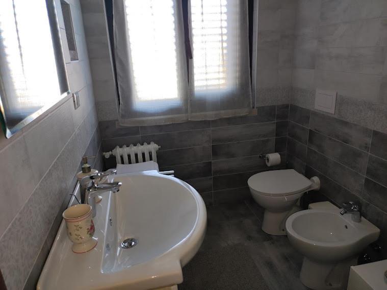 Casapatrizia B&B Сирмионе Екстериор снимка