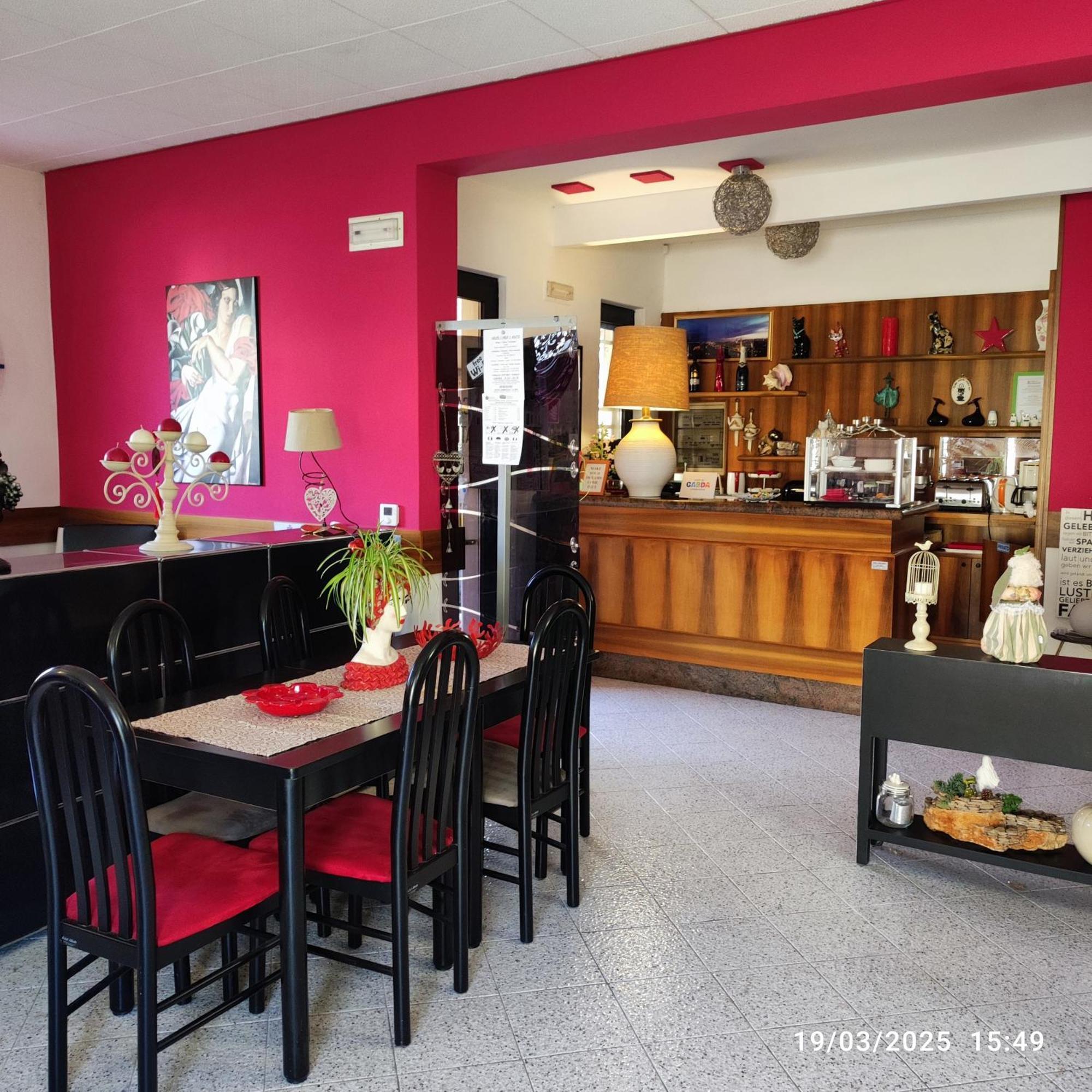 Casapatrizia B&B Сирмионе Екстериор снимка