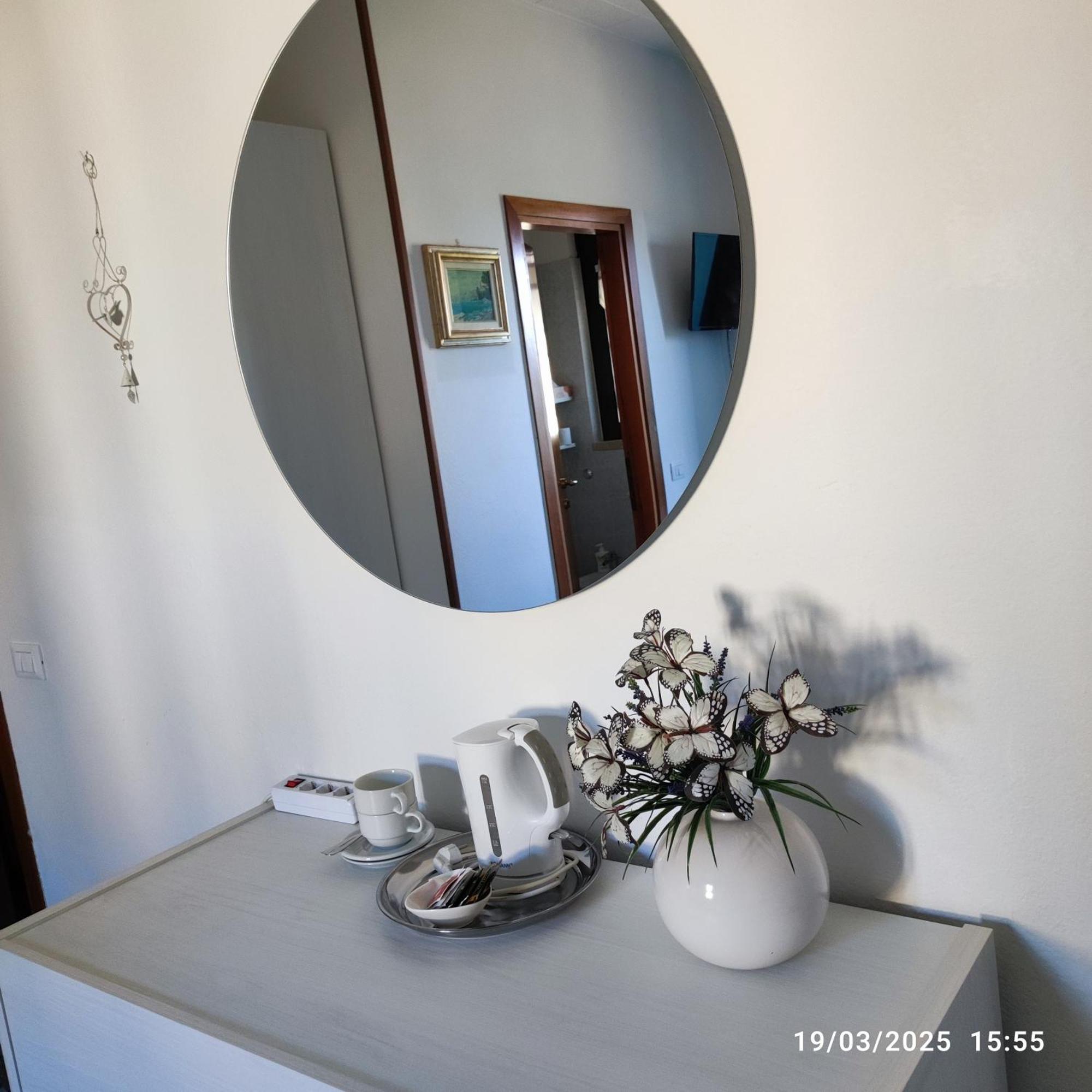 Casapatrizia B&B Сирмионе Екстериор снимка