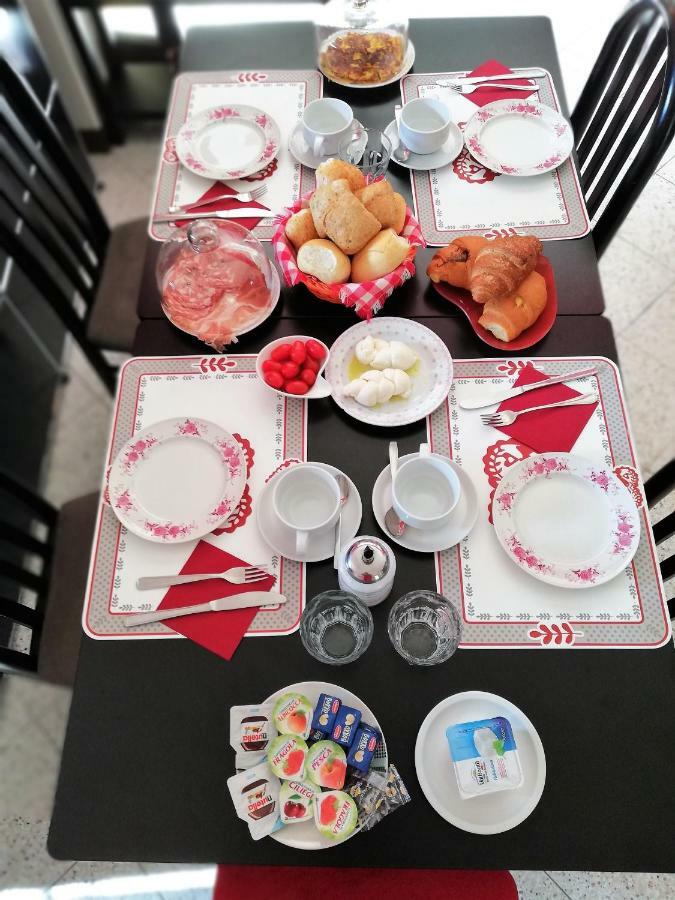 Casapatrizia B&B Сирмионе Екстериор снимка
