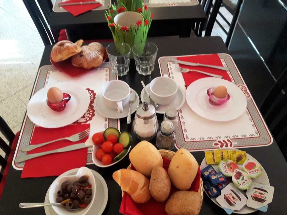 Casapatrizia B&B Сирмионе Екстериор снимка