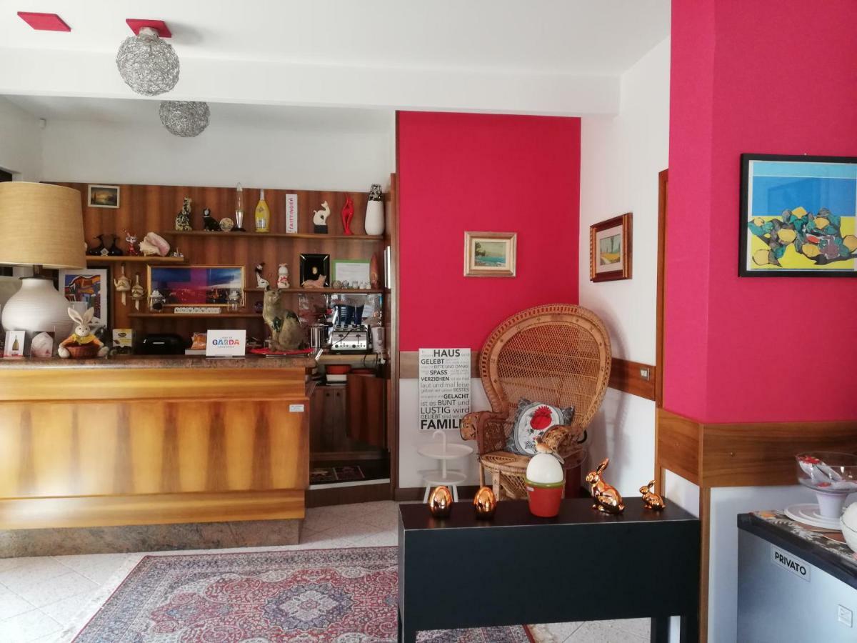 Casapatrizia B&B Сирмионе Екстериор снимка